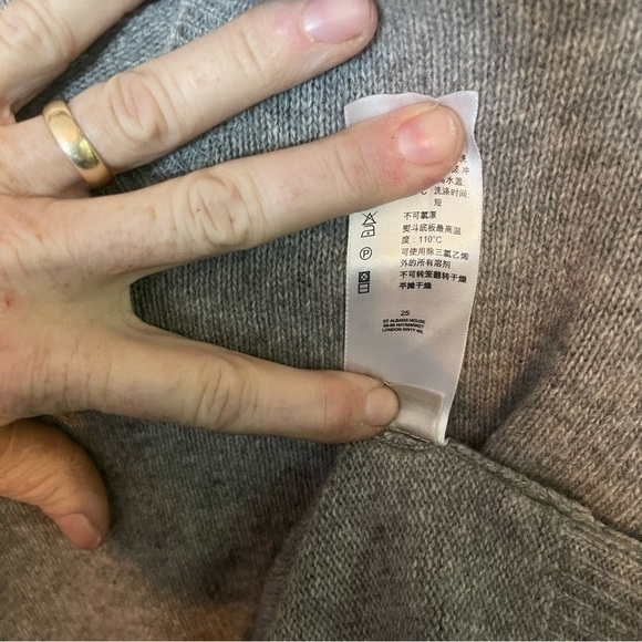 Authentic Burberry Mens Gray Long Sleeve
Pullover Sweater Size S Merino Wool - Picture 11 of 15